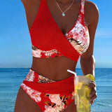 Bikini sa kontrastnim cvetnim isecanjima