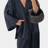 Eli | Oversize set – top sa V izrezom i ravne pantalone