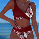 Bikini sa Kontrastnim Cvetnim Bojama