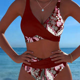Bikini sa Kontrastnim Cvetnim Bojama