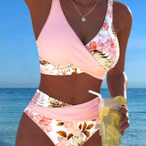 Bikini sa kontrastnim cvetnim isecanjima