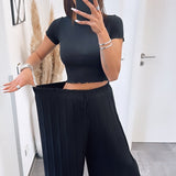 Maya | Crne plisirane pantalone — lagana udobnost i gladak kroj