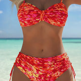 Bikini sa Apstraktnim Šarama i Tankim Trakama