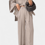 Eli | Oversize set – top sa V izrezom i ravne pantalone